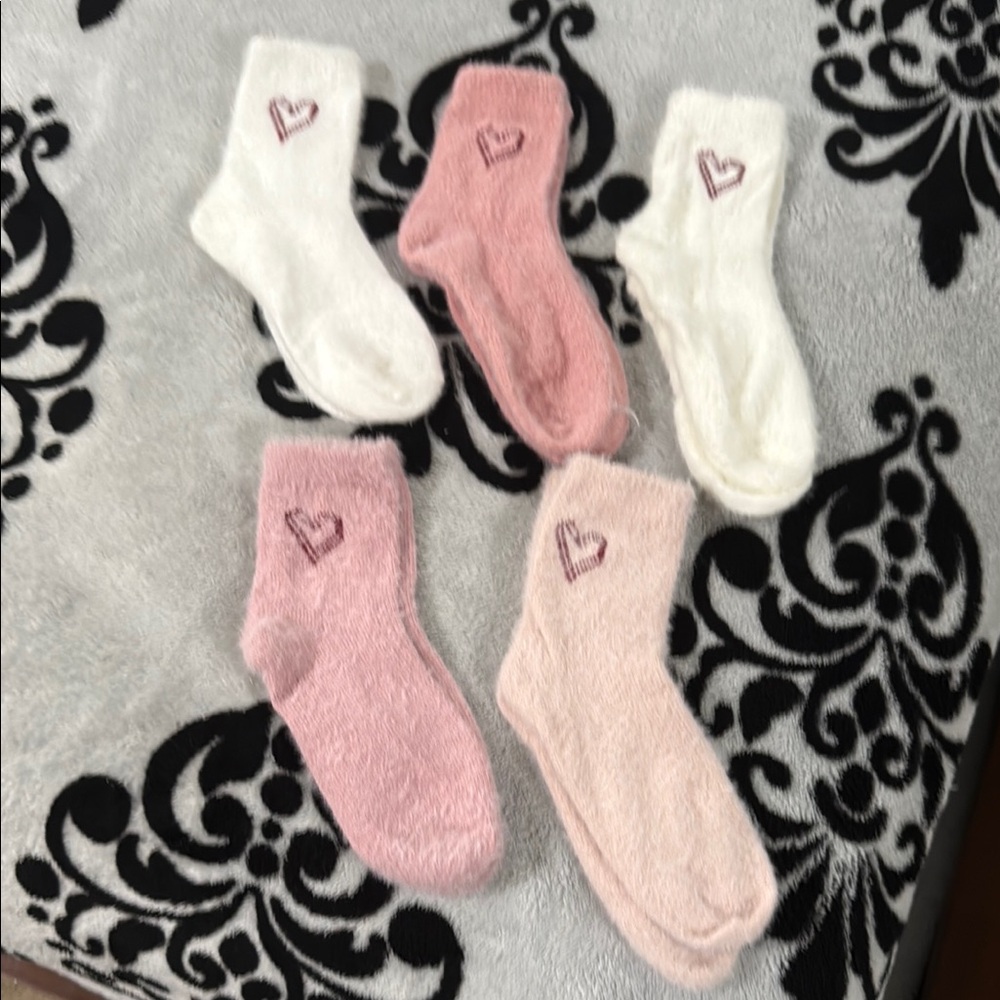 5 pairs Cozy Heart Embroidered Cabin Socks Set For Women’s (5-11) New in package